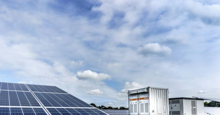 Solar battery size for home in Pakistan 2026